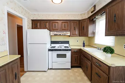 821 10th Street, West Babylon, NY 11704 - Photo 10