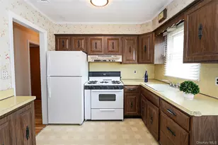 821 10th St, West Babylon, NY 11704 - Photo 10