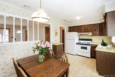 821 10th Street, West Babylon, NY 11704 - Photo 8