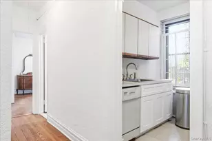109-14 Ascan Ave, Forest Hills, NY 11375 - Photo 20