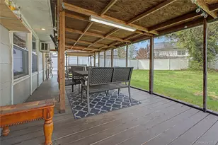 35 Meeting Ln, Hicksville, NY 11801 - Photo 10