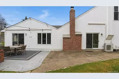 31 13th Street, Holbrook, NY 11741 - Photo 20