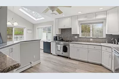 31 13th Street, Holbrook, NY 11741 - Photo 12
