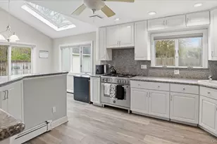 31 13th St, Holbrook, NY 11741 - Photo 12