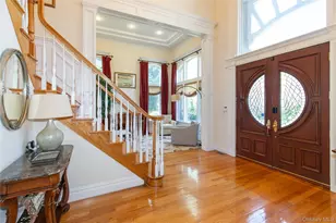 23 Fox Hunt Ln, Great Neck, NY 11020 - Photo 2
