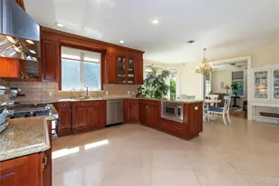 23 Fox Hunt Ln, Great Neck, NY 11020 - Photo 10