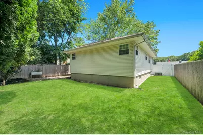 84 Oneida Avenue, South Setauket, NY 11720 - Photo 36