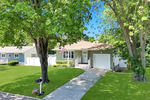 84 Oneida Ave, South Setauket, NY 11720 - Photo 4