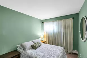 35 Peachtree Ln, Hicksville, NY 11801 - Photo 18