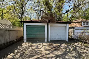 82-72 88th Pl, Glendale, NY 11385 - Photo 24