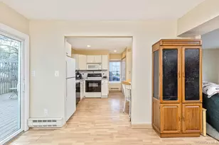 14 Petersburg Ct, Coram, NY 11727 - Photo 10