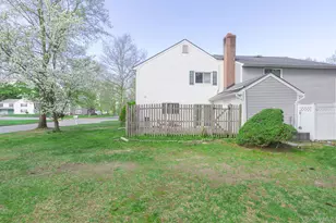 14 Petersburg Ct, Coram, NY 11727 - Photo 22