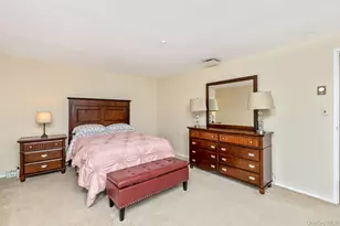 14 Petersburg Ct, Coram, NY 11727 - Photo 16