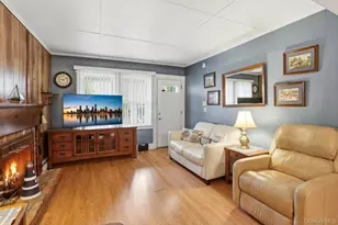 16 Glen Ln, Glenwood Landing, NY 11547 - Photo 4