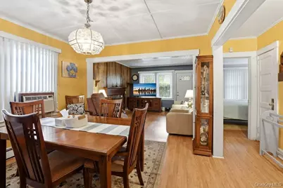 16 Glen Lane, Glenwood Landing, NY 11547 - Photo 6