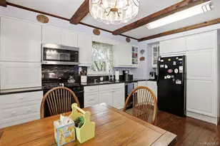16 Glen Ln, Glenwood Landing, NY 11547 - Photo 8