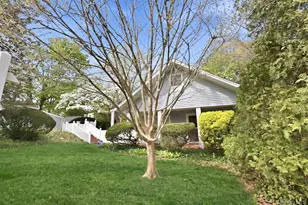 16 Glen Ln, Glenwood Landing, NY 11547 - Photo 2