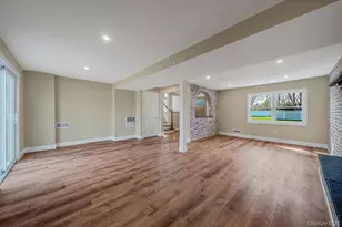 25 Greentree Dr, Oakdale, NY 11769 - Photo 28