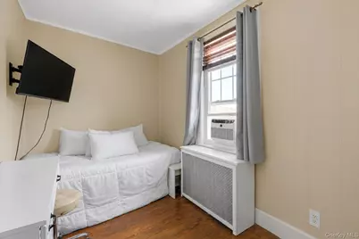 40 Rockville Avenue, Rockville Centre, NY 11570 - Photo 14
