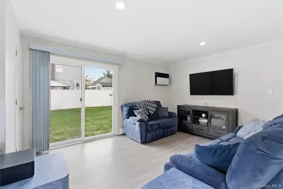 750 Outlook Avenue, West Babylon, NY 11704 - Photo 10
