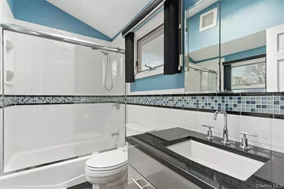 750 Outlook Avenue, West Babylon, NY 11704 - Photo 18
