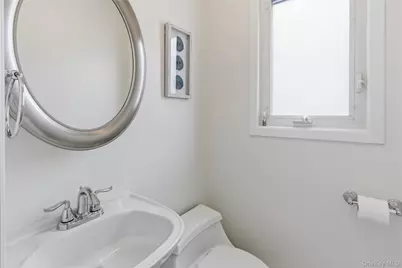 750 Outlook Avenue, West Babylon, NY 11704 - Photo 12