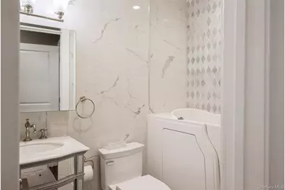 1 Kensington Gate #118, Great Neck, NY 11021 - Photo 14