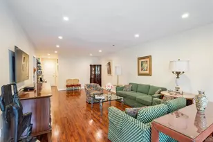 1 Kensington Gate, Great Neck, NY 11021 - Photo 6