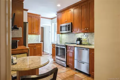 1 Kensington Gate #118, Great Neck, NY 11021 - Photo 10