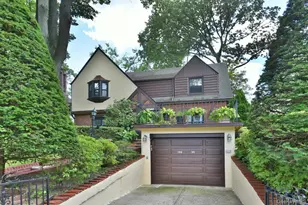 139-30 Coolidge Ave, Briarwood, NY 11435 - Photo 2