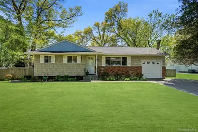 610 Beaver Lane, Ronkonkoma, NY 11779 - Photo 1