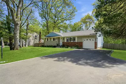 610 Beaver Lane, Ronkonkoma, NY 11779 - Photo 2