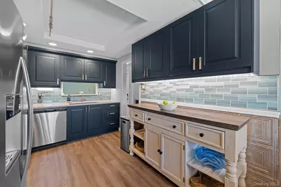 24 Gabon Lane, Coram, NY 11727 - Photo 6
