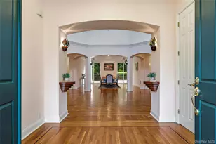 41 Evergreen Cir, Manhasset, NY 11030 - Photo 8