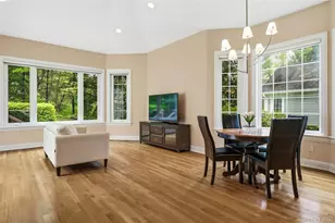 41 Evergreen Cir, Manhasset, NY 11030 - Photo 18