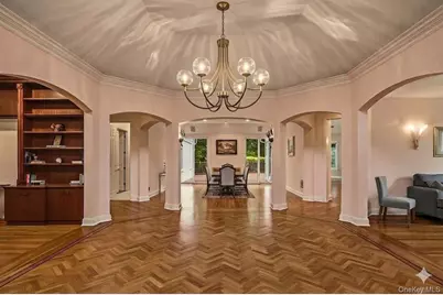 41 Evergreen Circle, Manhasset, NY 11030 - Photo 2