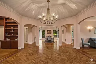 41 Evergreen Cir, Manhasset, NY 11030 - Photo 2