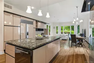 41 Evergreen Cir, Manhasset, NY 11030 - Photo 16