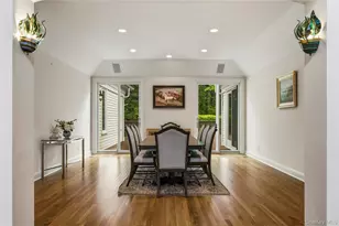 41 Evergreen Cir, Manhasset, NY 11030 - Photo 10