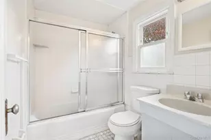 97 Wescott Blvd, New York, NY 10314 - Photo 8
