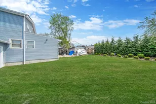 34 E Beech St, Central Islip, NY 11722 - Photo 36