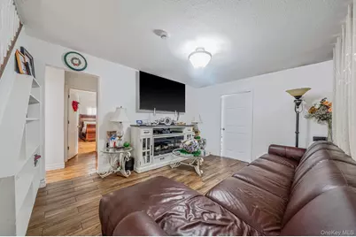 34 E Beech Street, Central Islip, NY 11722 - Photo 4