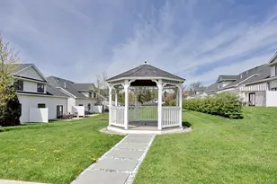 60 Silverwood Cir, Suffern, NY 10901 - Photo 32
