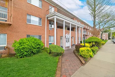 77 S Park Avenue #A4, Rockville Centre, NY 11570 - Photo 2