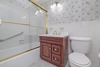 77 S Park Avenue #A4, Rockville Centre, NY 11570 - Photo 18