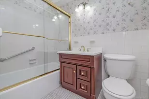 77 S Park Ave, Rockville Centre, NY 11570 - Photo 18
