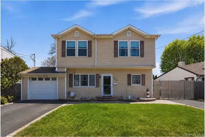 1433 Manatuck Boulevard, Bay Shore, NY 11706 - Photo 1