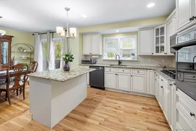 1 Bristol Court, New City, NY 10956 - Photo 4
