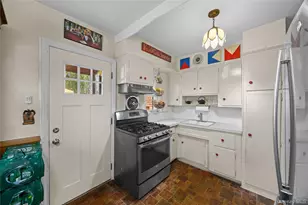 138-17 64th Ave, Flushing, NY 11367 - Photo 14