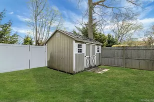 15 Maplewood Dr, Shirley, NY 11967 - Photo 6